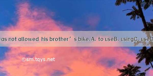 The boy was not allowed  his brother’s bike.A. to useB. usingC. useD. used